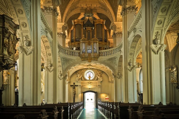  So kommt der Glaube aus der Predigt … (Römer 10,17) / Mit Jugendlichen nach der Predigt ins Gespräch kommen