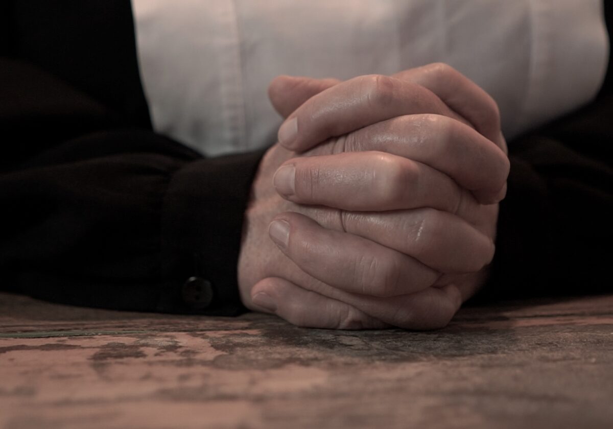  Dranbleiben – Die beharrliche Witwe