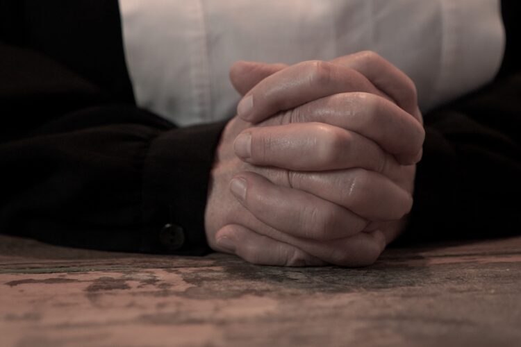  Dranbleiben – Die beharrliche Witwe