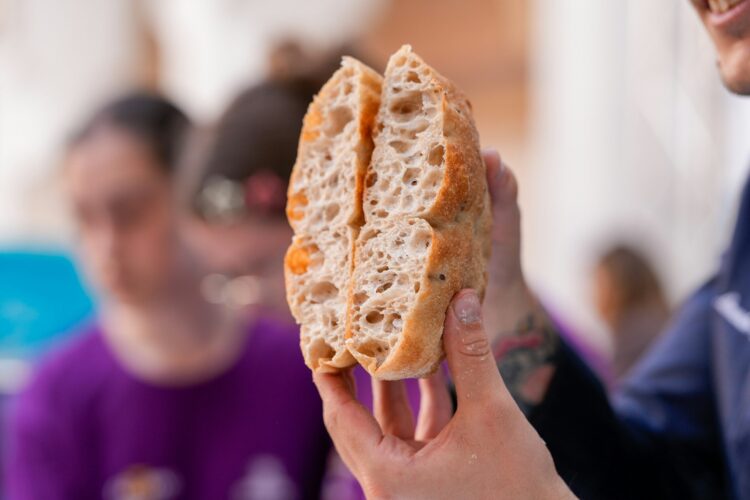  Brich mit den Hungrigen dein Brot